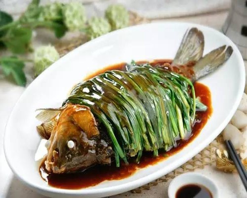 葱烧鲫鱼